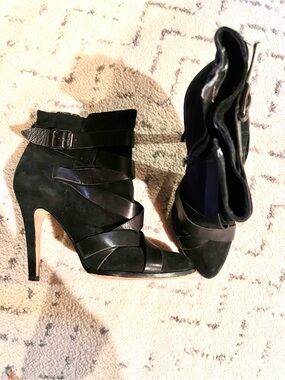 Sam Edelman Women's Black Strappy Ankle Boots - Stylish Leather & Suede